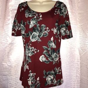 Free Kisses Women’s Tops